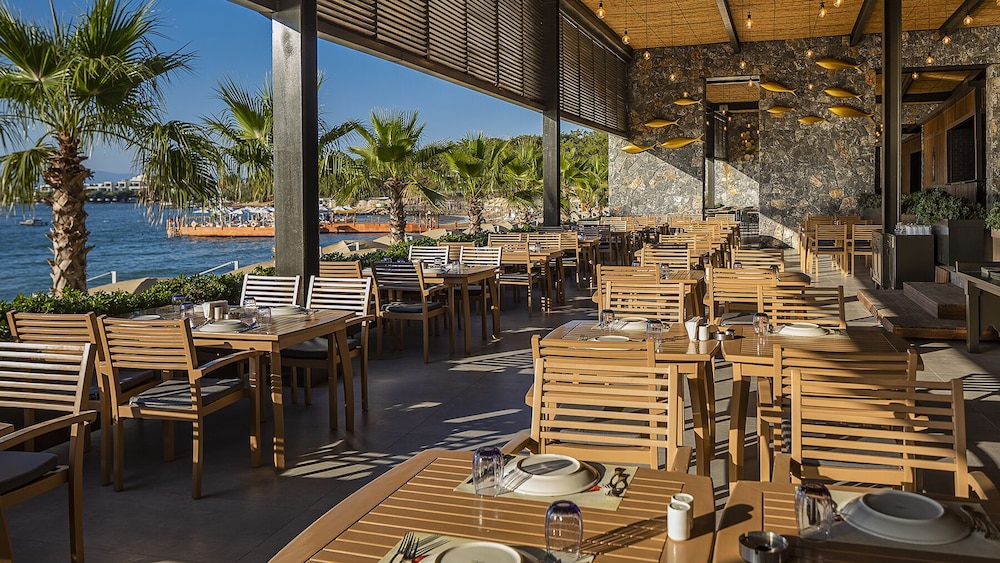 Vogue Hotel Supreme Bodrum 71/98