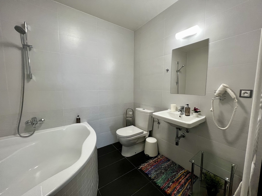 Hotel Shato 48/49