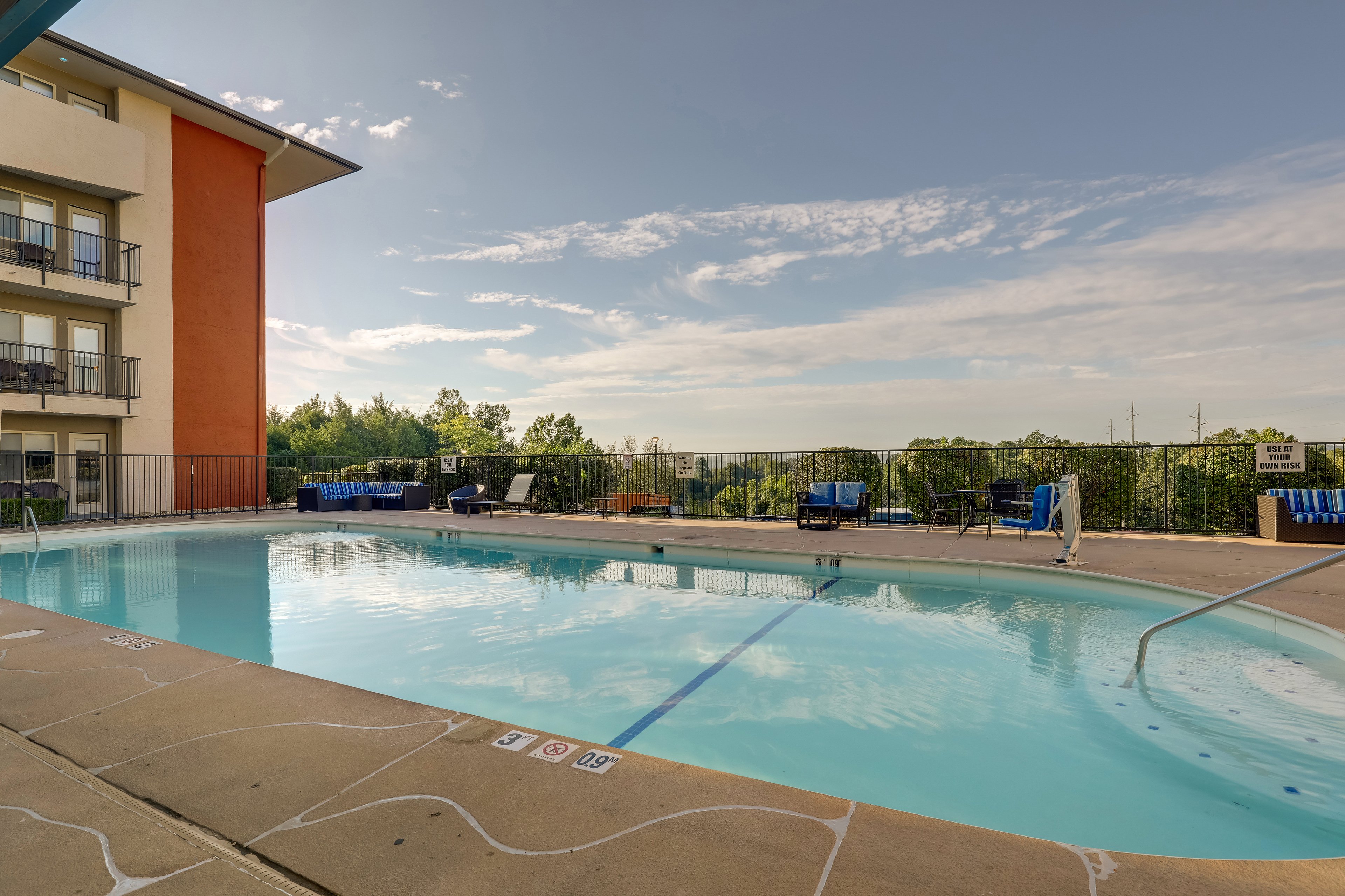 Holiday Inn Express Hotel Suites Branson 76 Cent 43/73