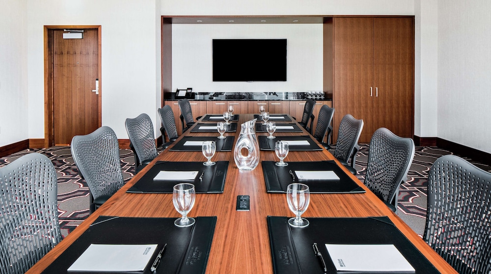 Home2 Suites By Hilton Chicago Mccormick Place Il 57/73