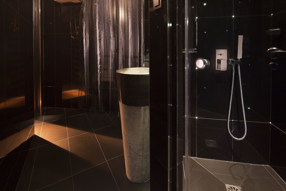 NEW Hotel Republique 50/52