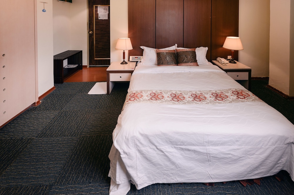 Waugh Den Hotel 25/61