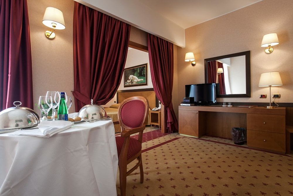 Grand Hotel La Chiusa Di Chietri 19/50