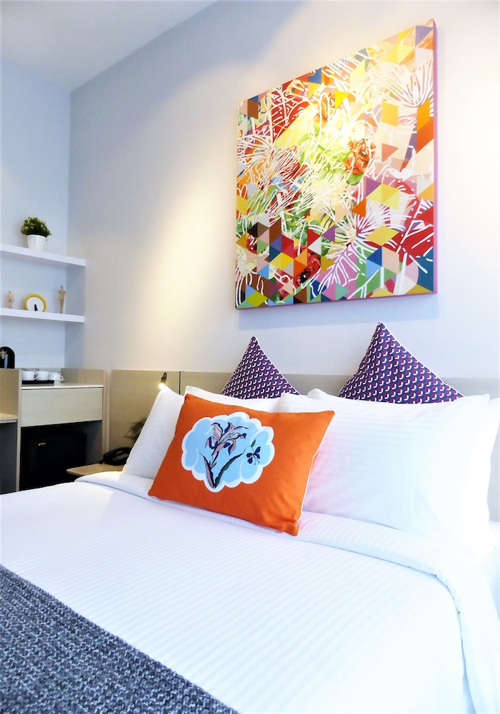 The Canvas Hotel 12/42