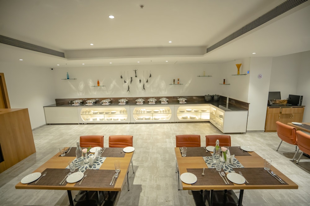 Zip by Spree Hotels Chakan 33/50