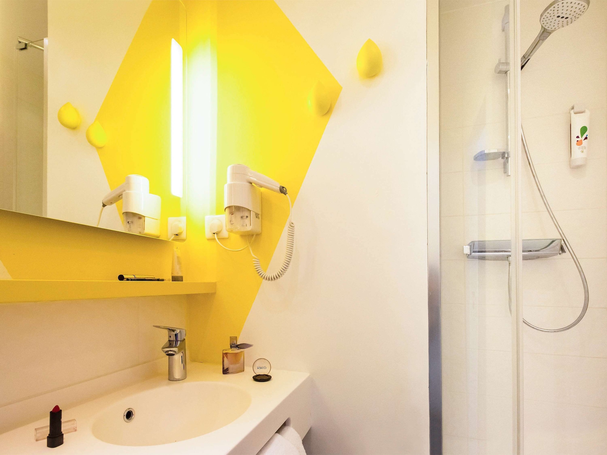 غرفة قياسية بسريرين منفصلين بشرفة، Ibis Styles Rouen Centre Cathedrale 10/10