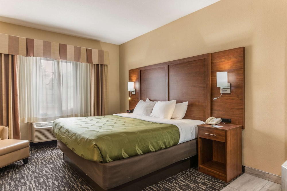 Quality Inn & Suites Hendersonville Flat Rock 12/29