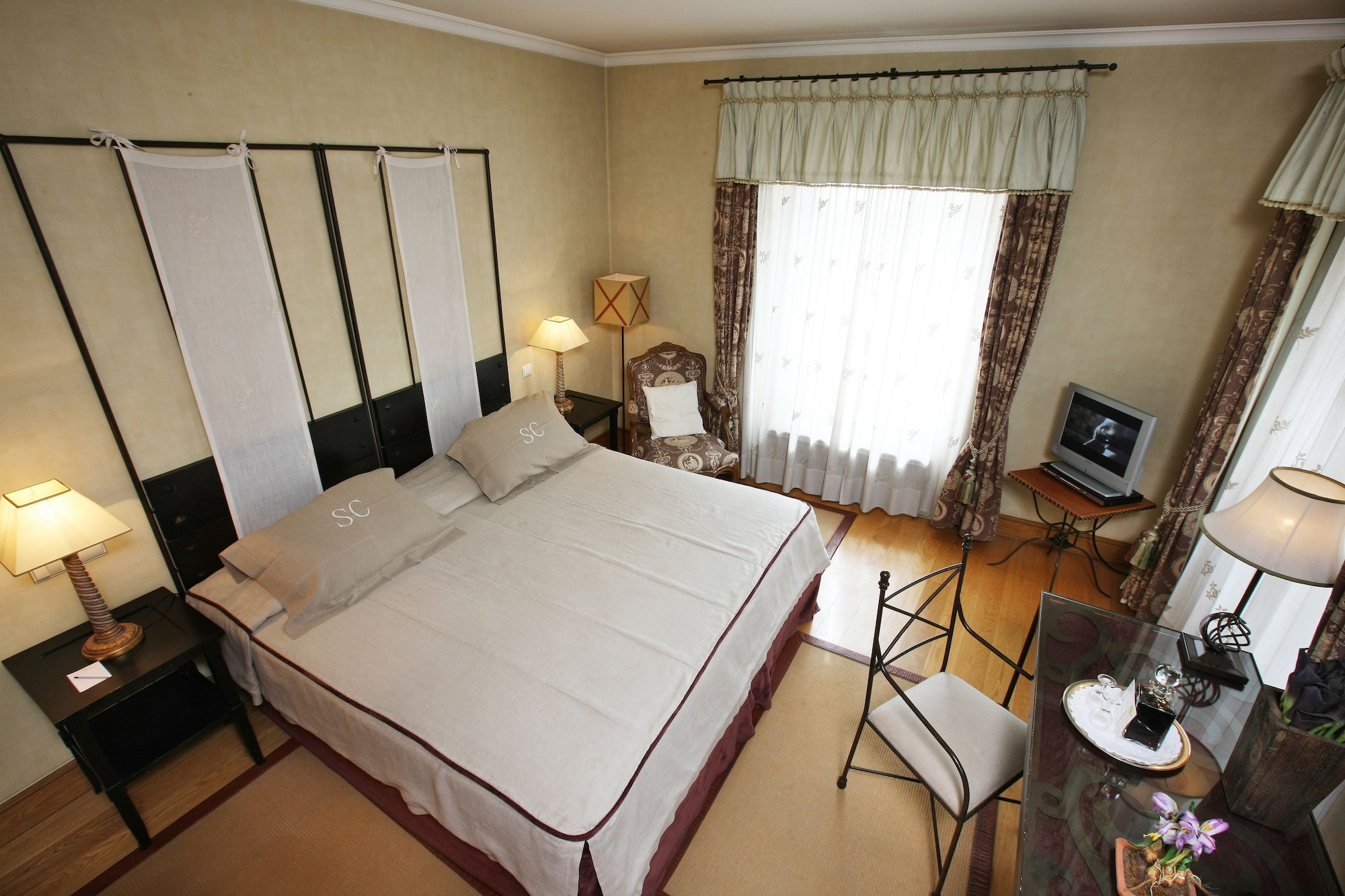 Mansard, Double Bed