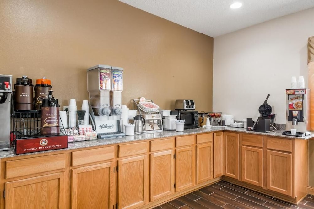 Super 8 by Wyndham Mt. Carmel IL 21/32
