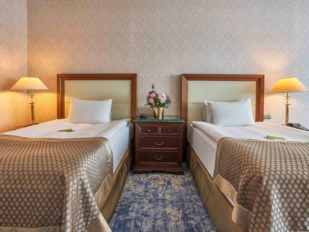 DELUXE, TWIN BEDS