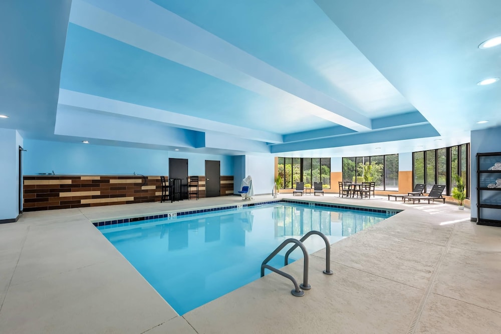 Comfort Suites New Bern near Cherry Point 33/65