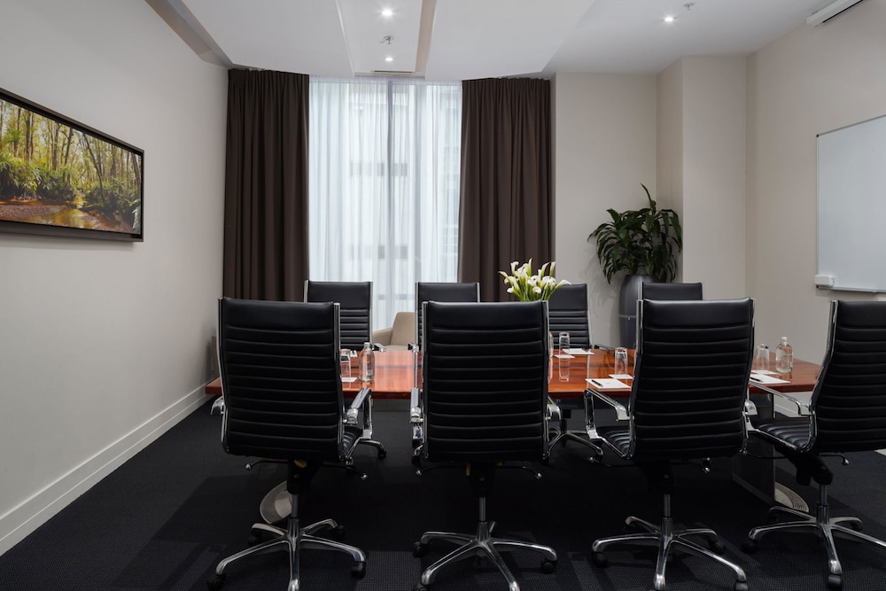 Rydges Auckland 74/82
