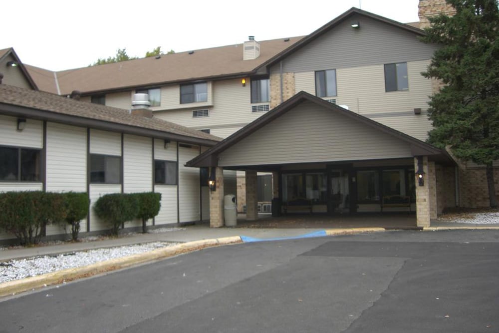 Norwood Inn Suites Roseville 3/30