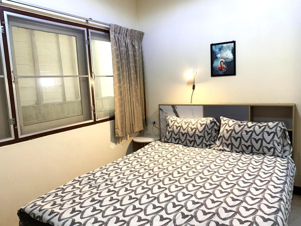 Budget, Queen Bed, with Fan