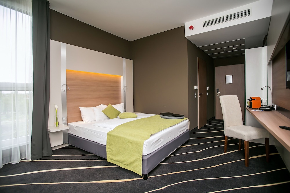 Best Western Plus Lakeside Hotel 24/58