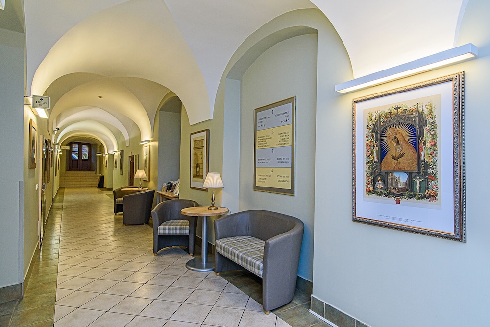 Hotel Domus Maria 30/50