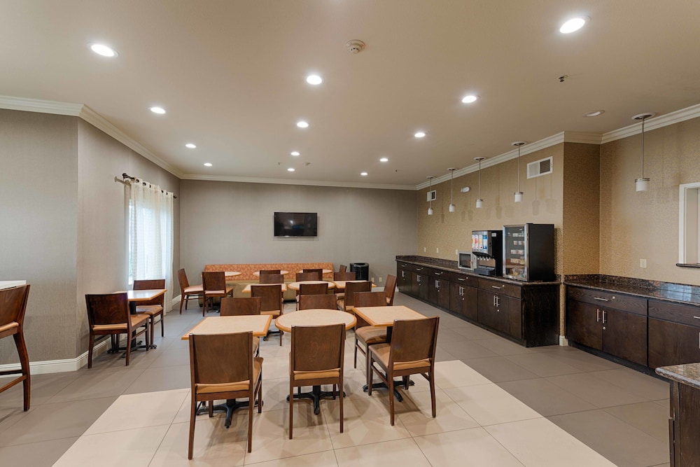 Best Western Plus Delta Inn & Suites 35/36