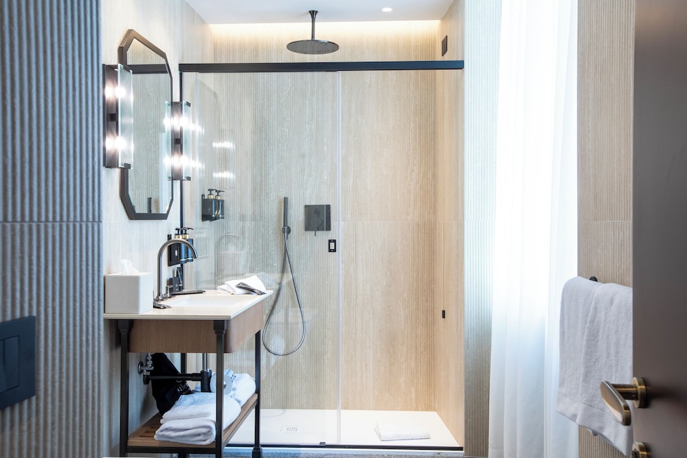 غرفة سوبيريور بسرير كوين، Circle 6 Rome Hotel 7/8