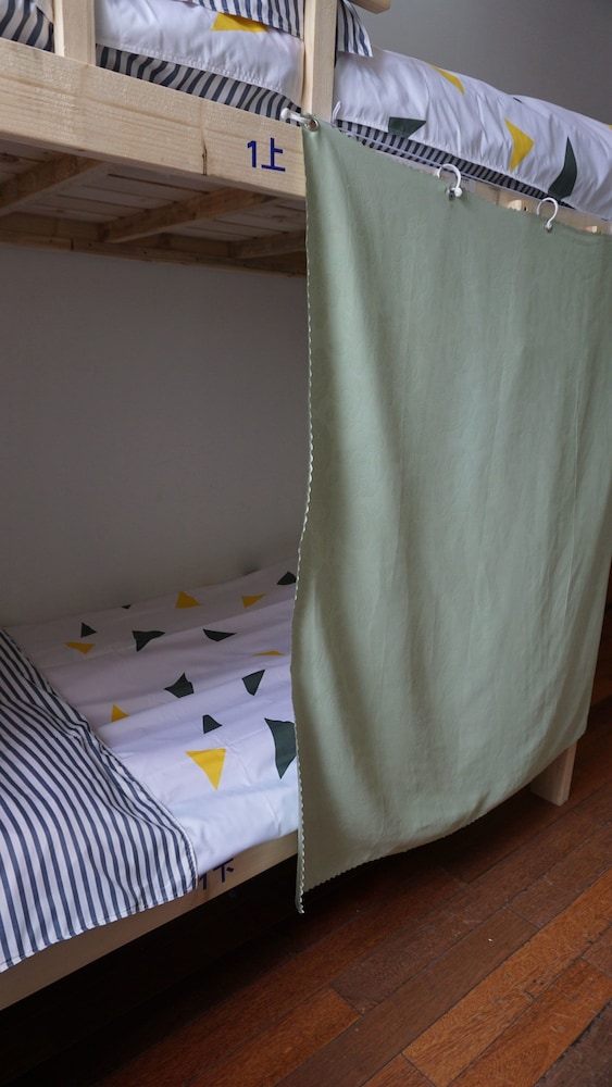 FEMALE DORM, 8 BEDS