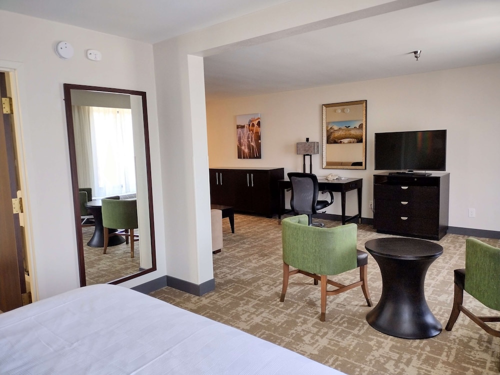 Best Western Plus Dalton Inn 27/38
