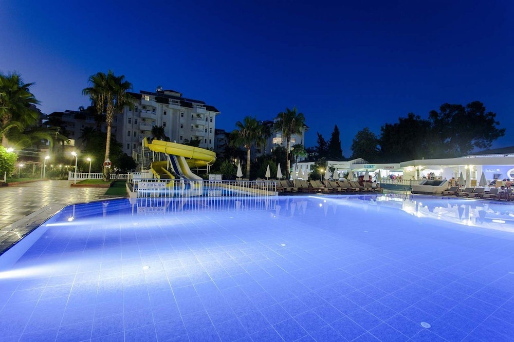 The Garden Beach Hotel 25/50