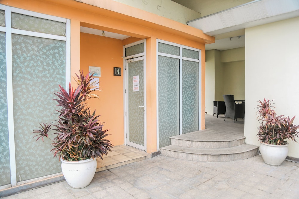 Pacific Bay Grand Suites 4/50