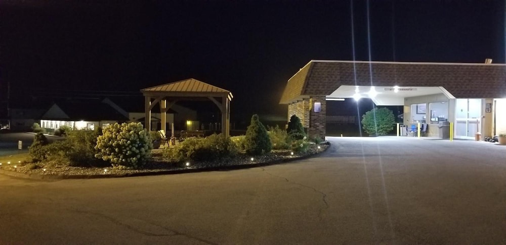 Hometown Inn Suites 45/50