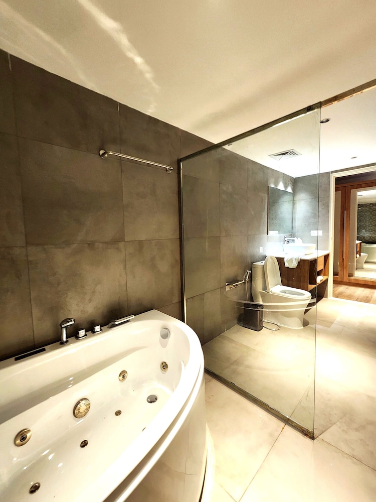 Amalthea Hotel 48/50