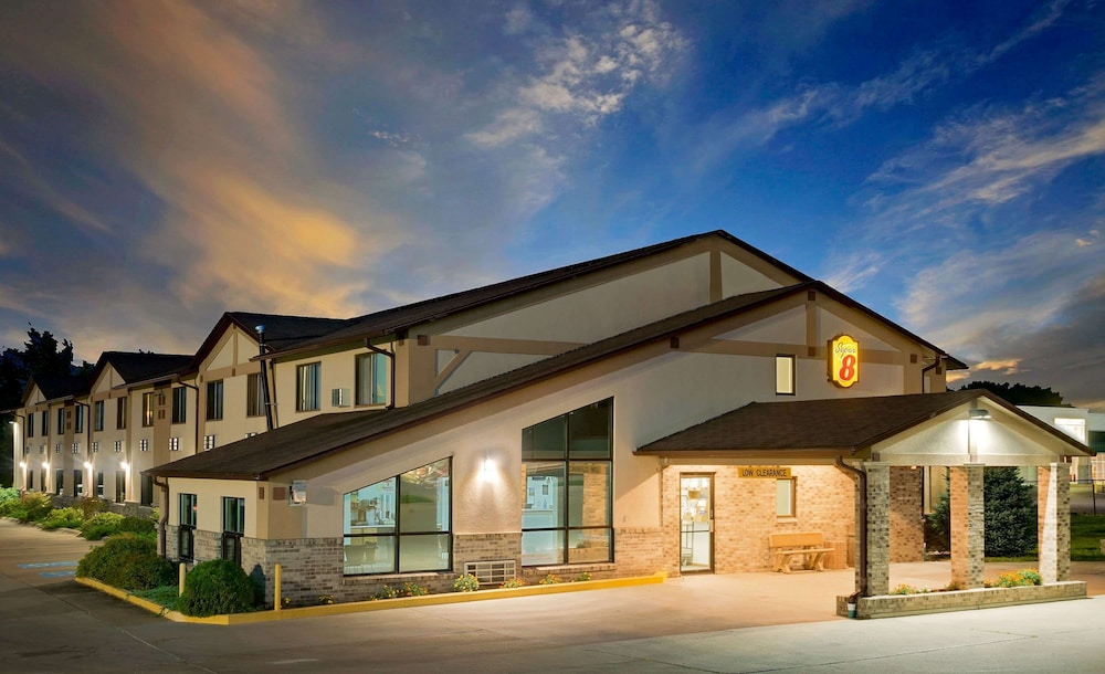 Super 8 by Wyndham Centerville 2/36