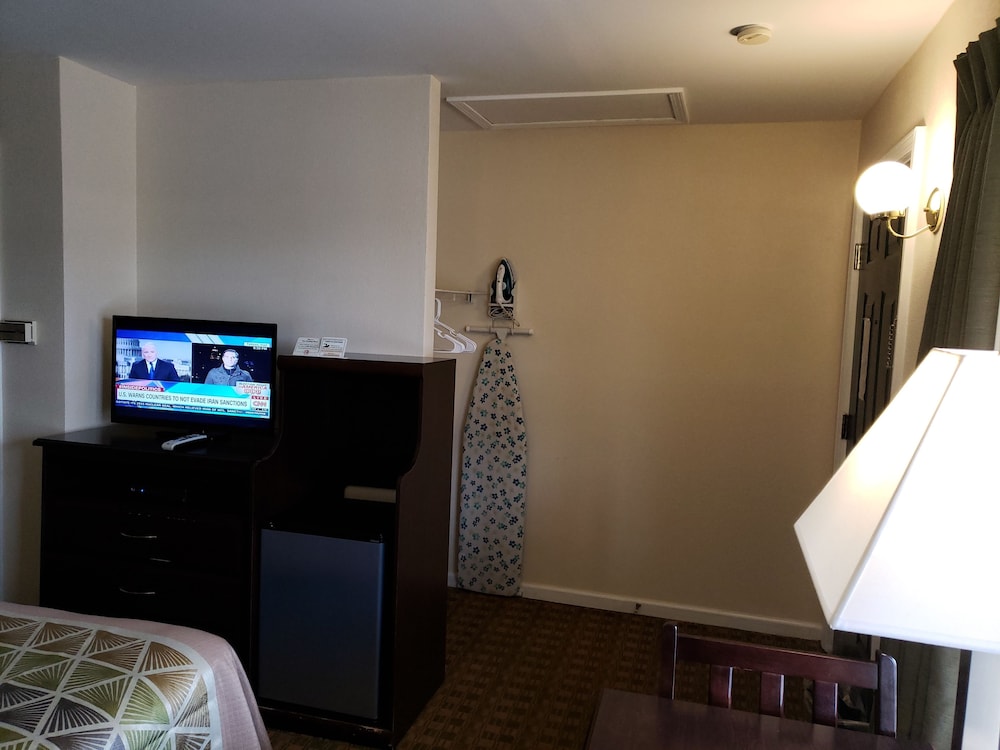 Sea Girt Lodge 30/72