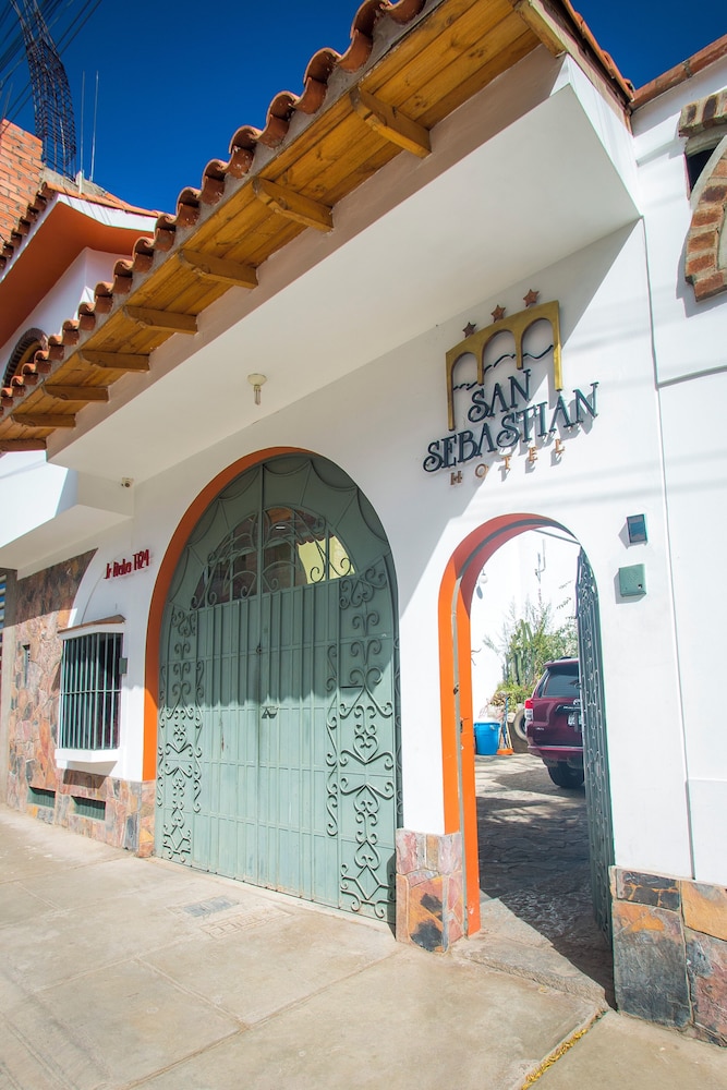 Selina Huaraz 6/86