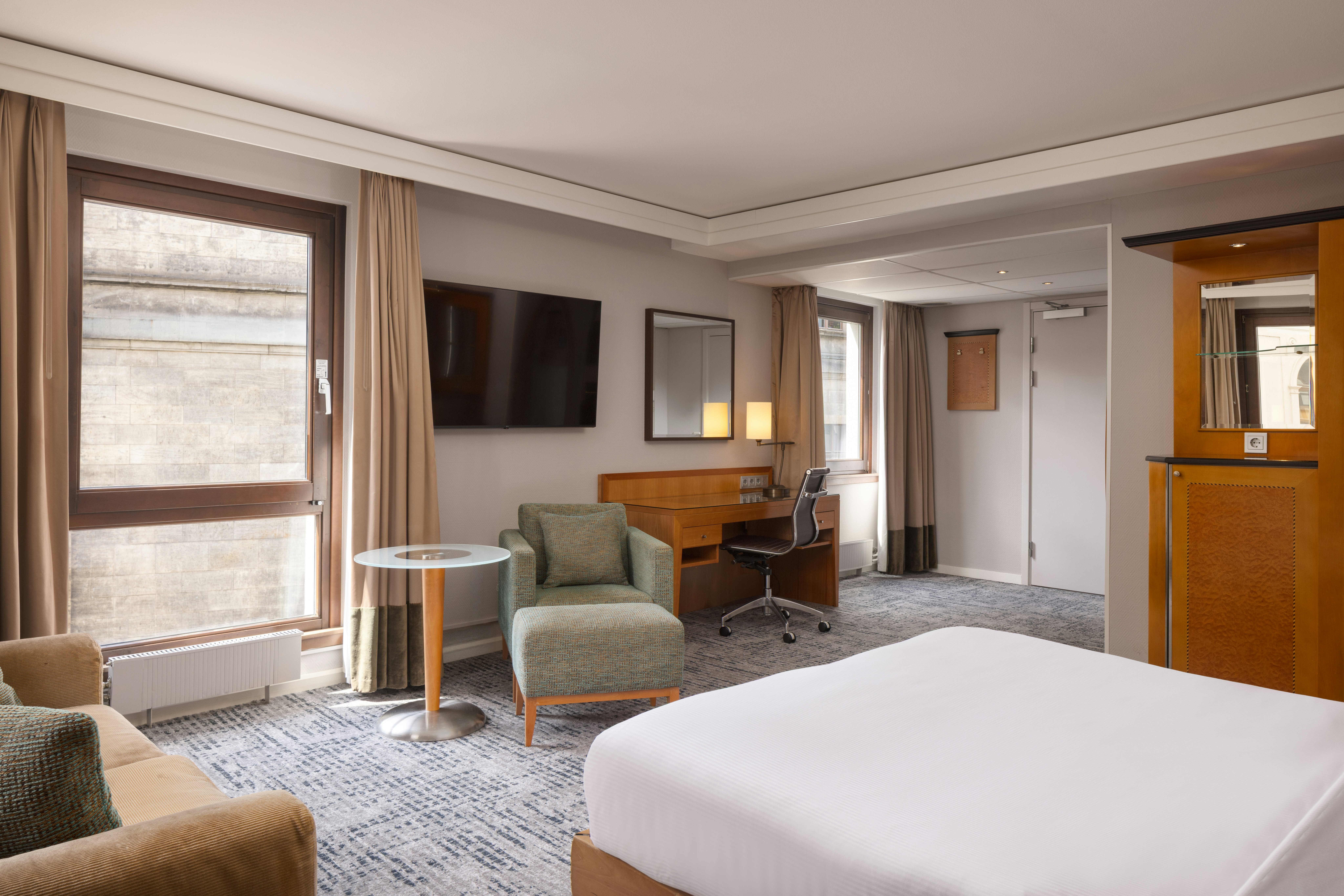 غرفة تنفيذية عائلية بسرير كوين، Hilton Dresden 7/10