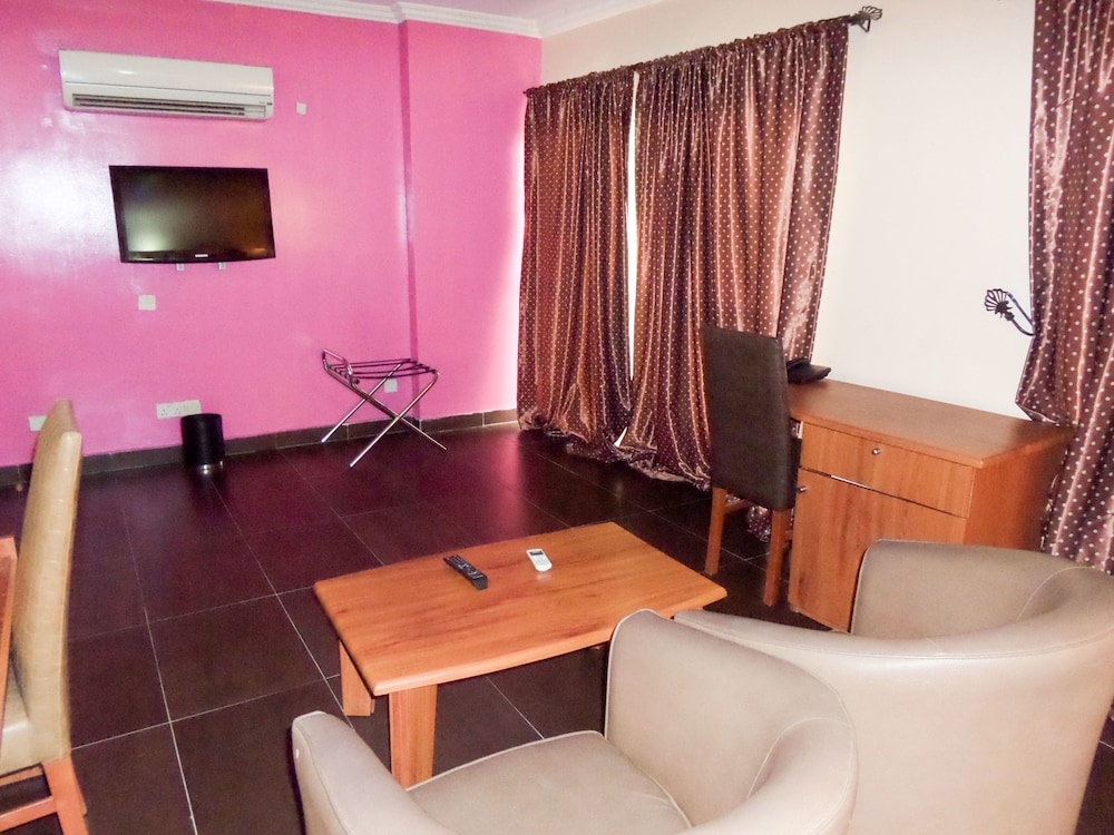 Le Real Hotel 53/56