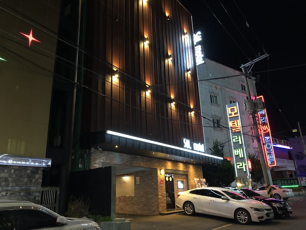 Sol Motel 3/28