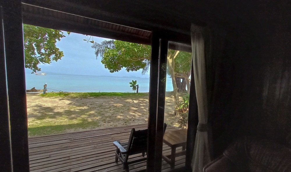 Kradan Beach Resort 38/48