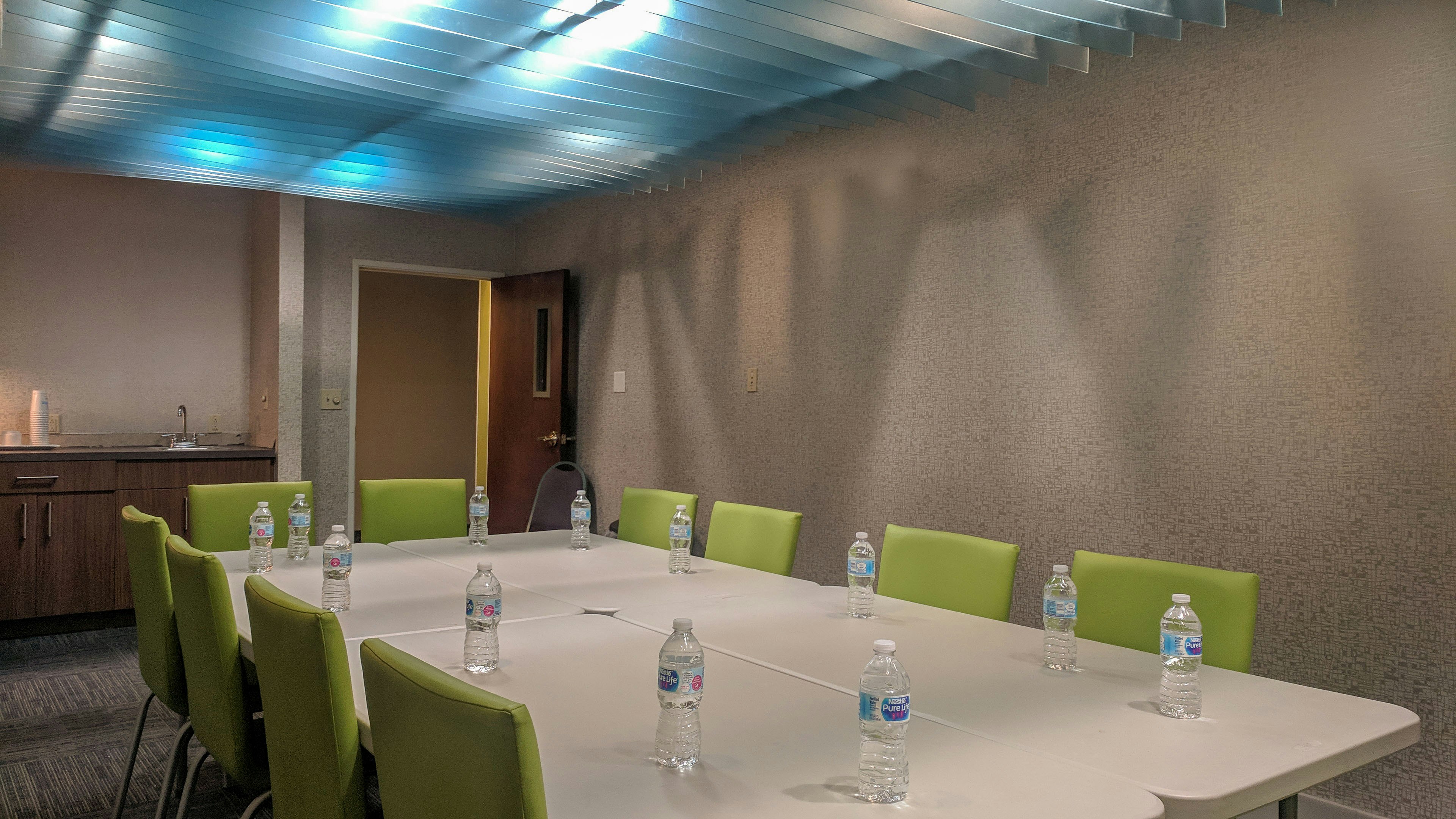 Holiday Inn Express Fort Wayne-East(New Haven) 35/39