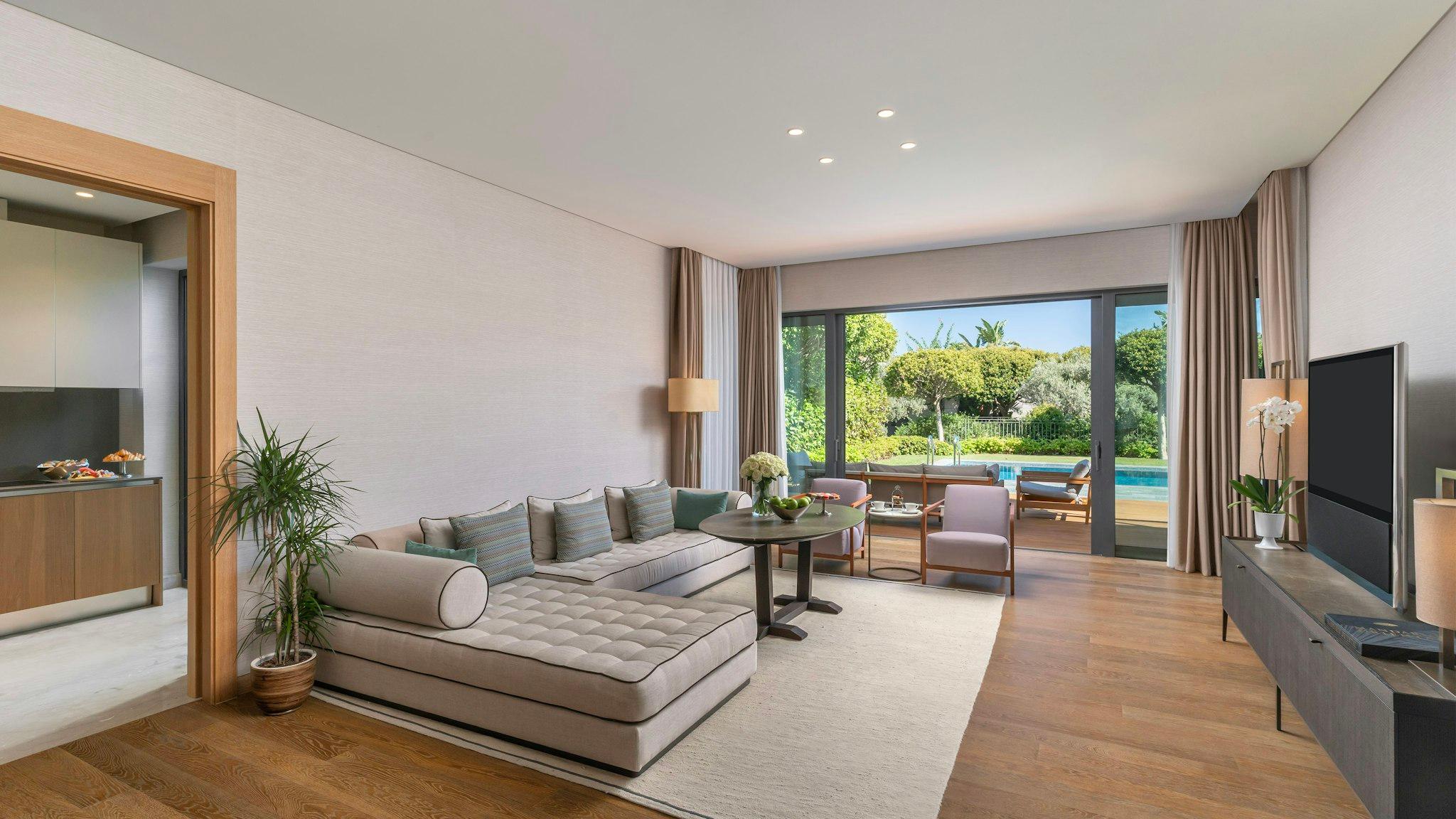 2 Bedrooms, Apartment, King Bed, with Pool