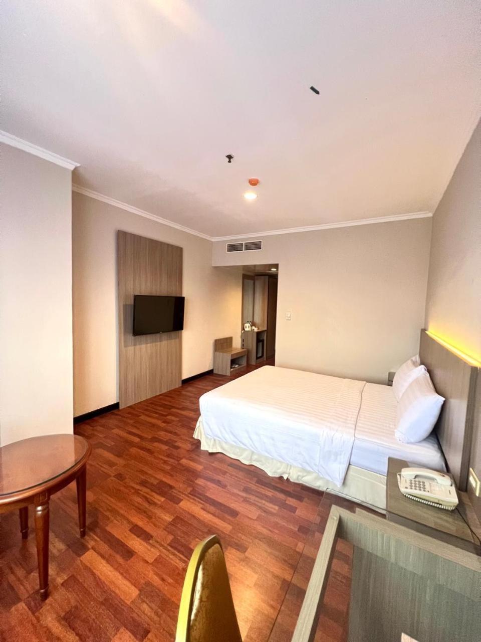 Deluxe, Double Bed