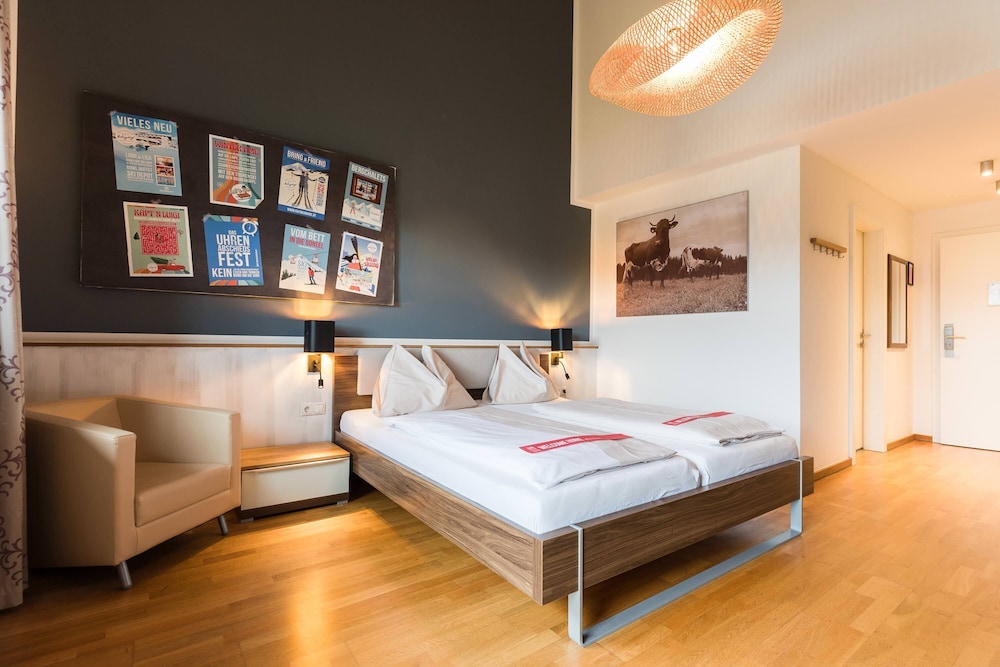 2 Bedrooms, Gallery, Family