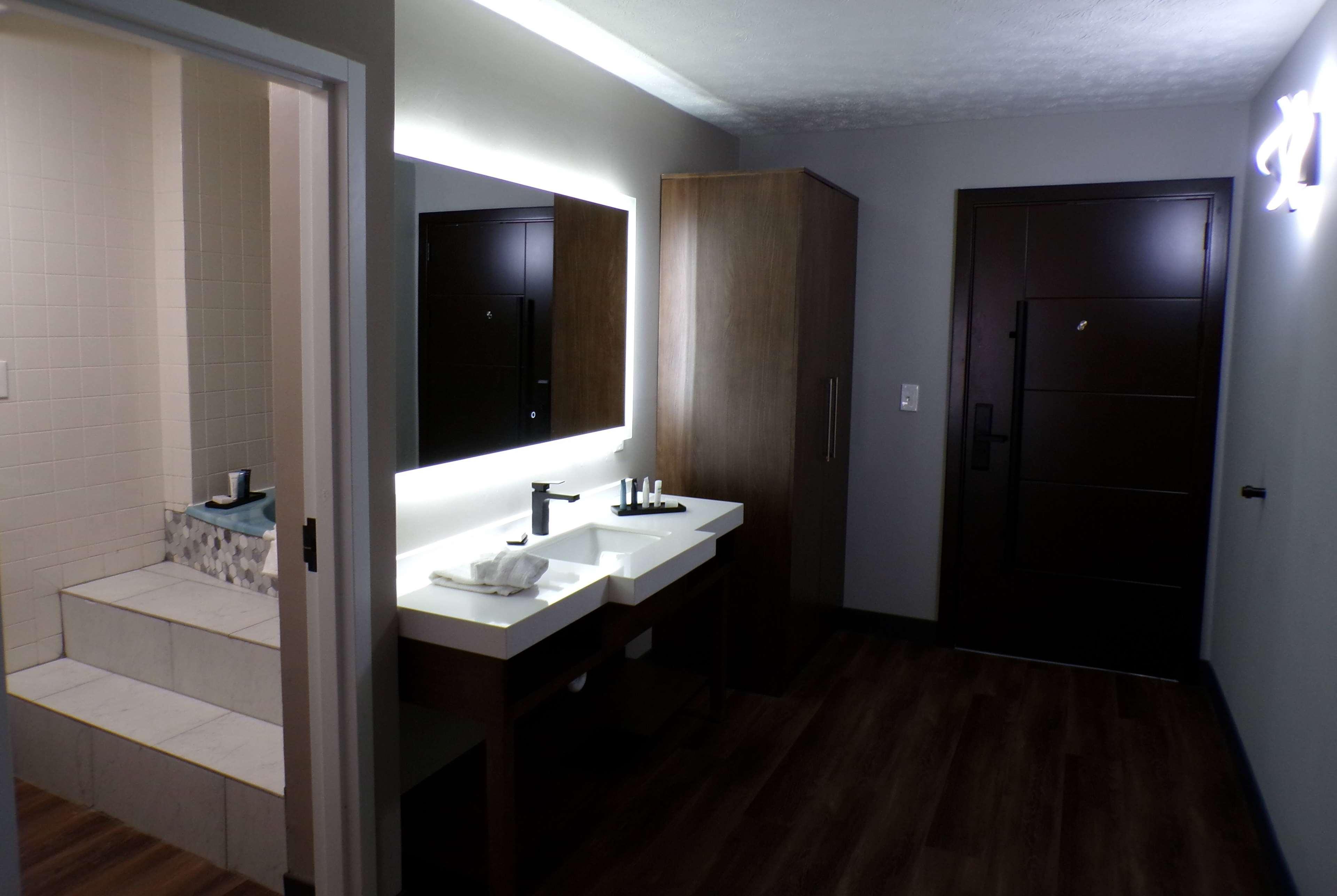 Luxor Inn and Suites, a Travelodge by Wyndham 22/23