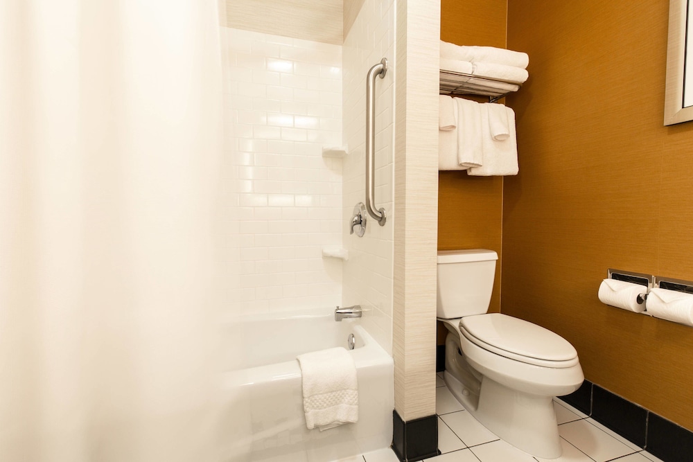 Fairfield Inn Suites By Marriott Portsmouth Exeter 8/28