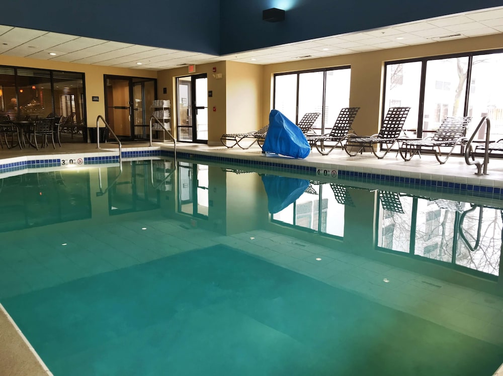Spark by Hilton Green Bay 23/42