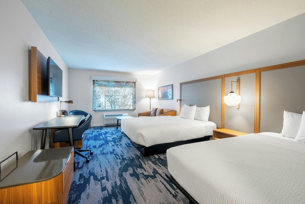 Fairfield Inn Suites by Marriott Atlanta Kennesaw 10/50
