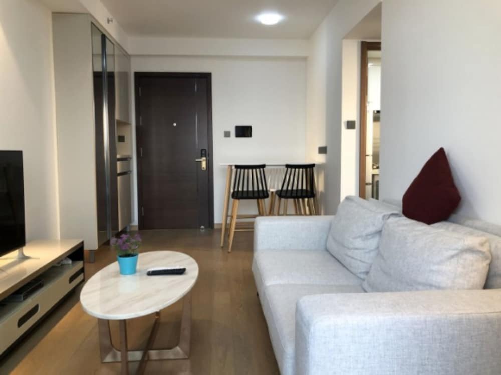 Shengang Executive Apartment (Shenzhen Vanke Yuncheng Store) 10/16