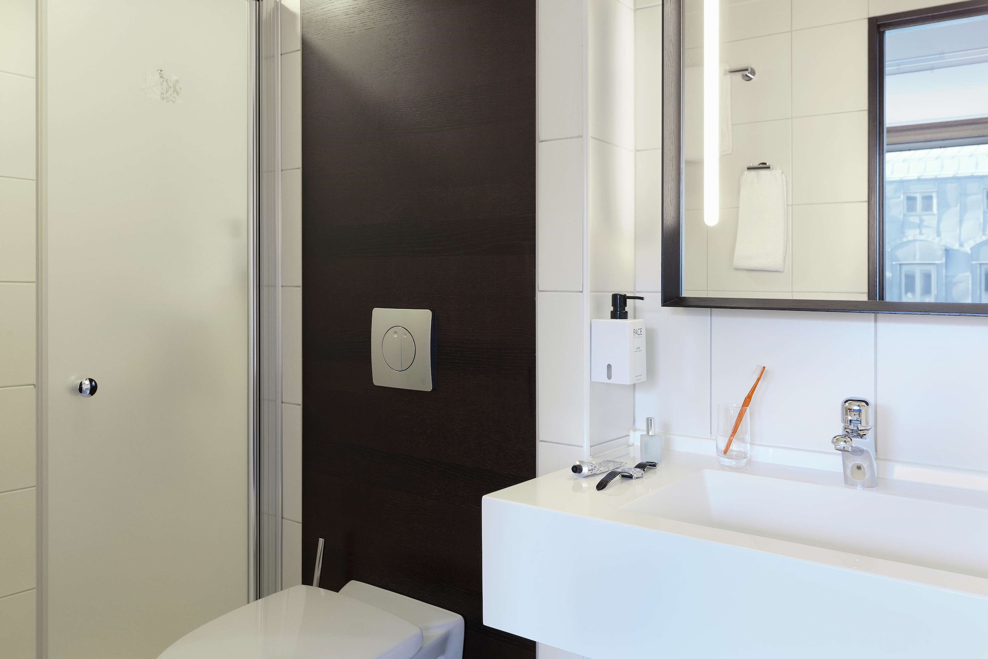 SINGLE ROOM WITHOUT WINDOW (For 1 adults, 0 children and 0 infants)