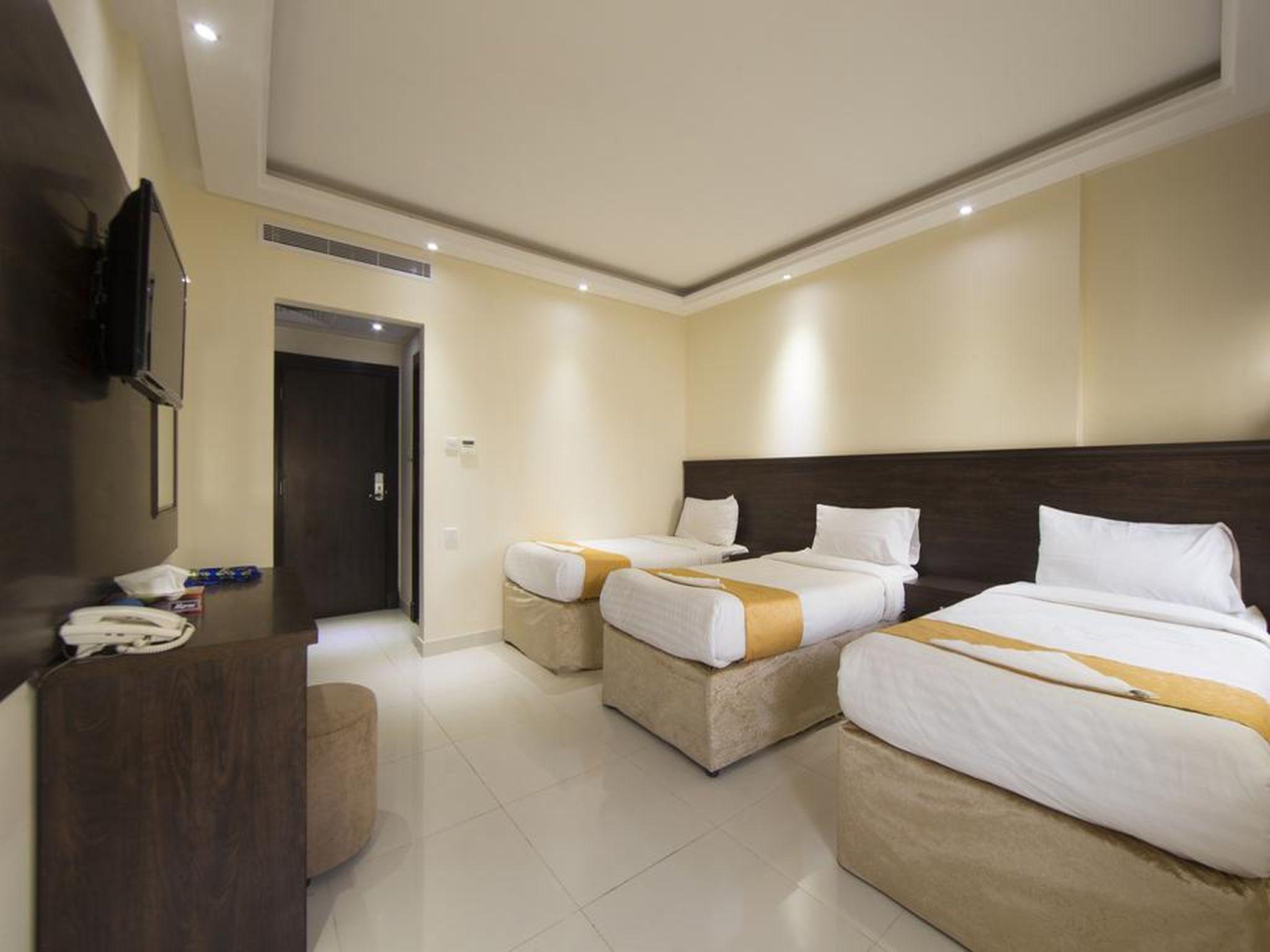 Room, Triple