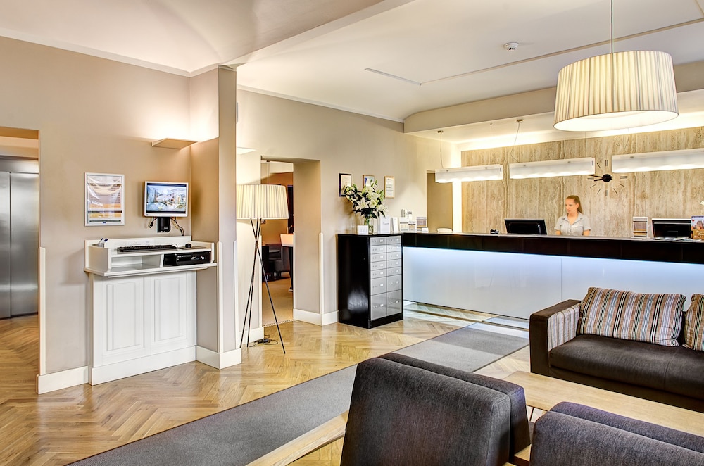 Three Crowns Hotel 3/55