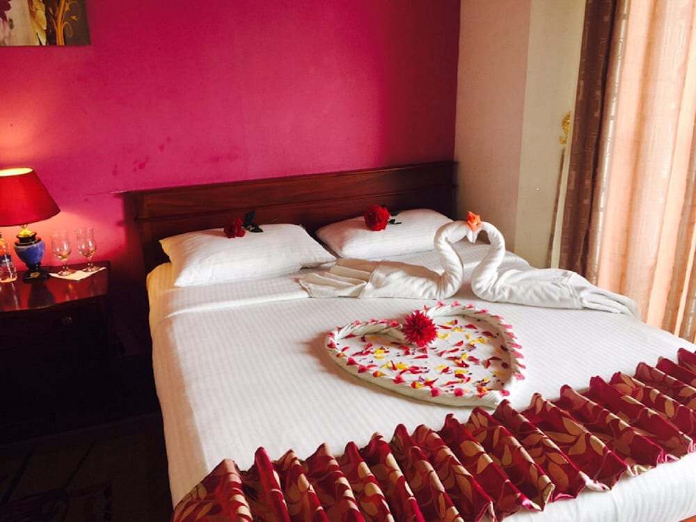 COMFORT, QUEEN BED, MOUNTAIN VIEW, PRIVATE BATHROOM