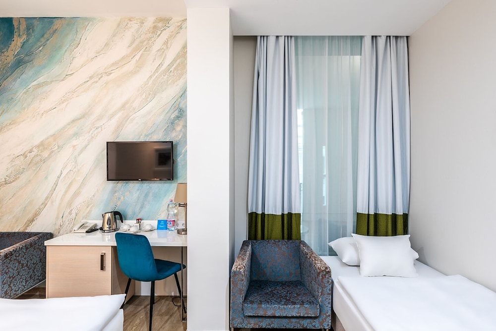 غرفة بثلاثة أسرّة مع سرير إضافي، Atrium Hotel by Mellow Mood Hotels 7/10