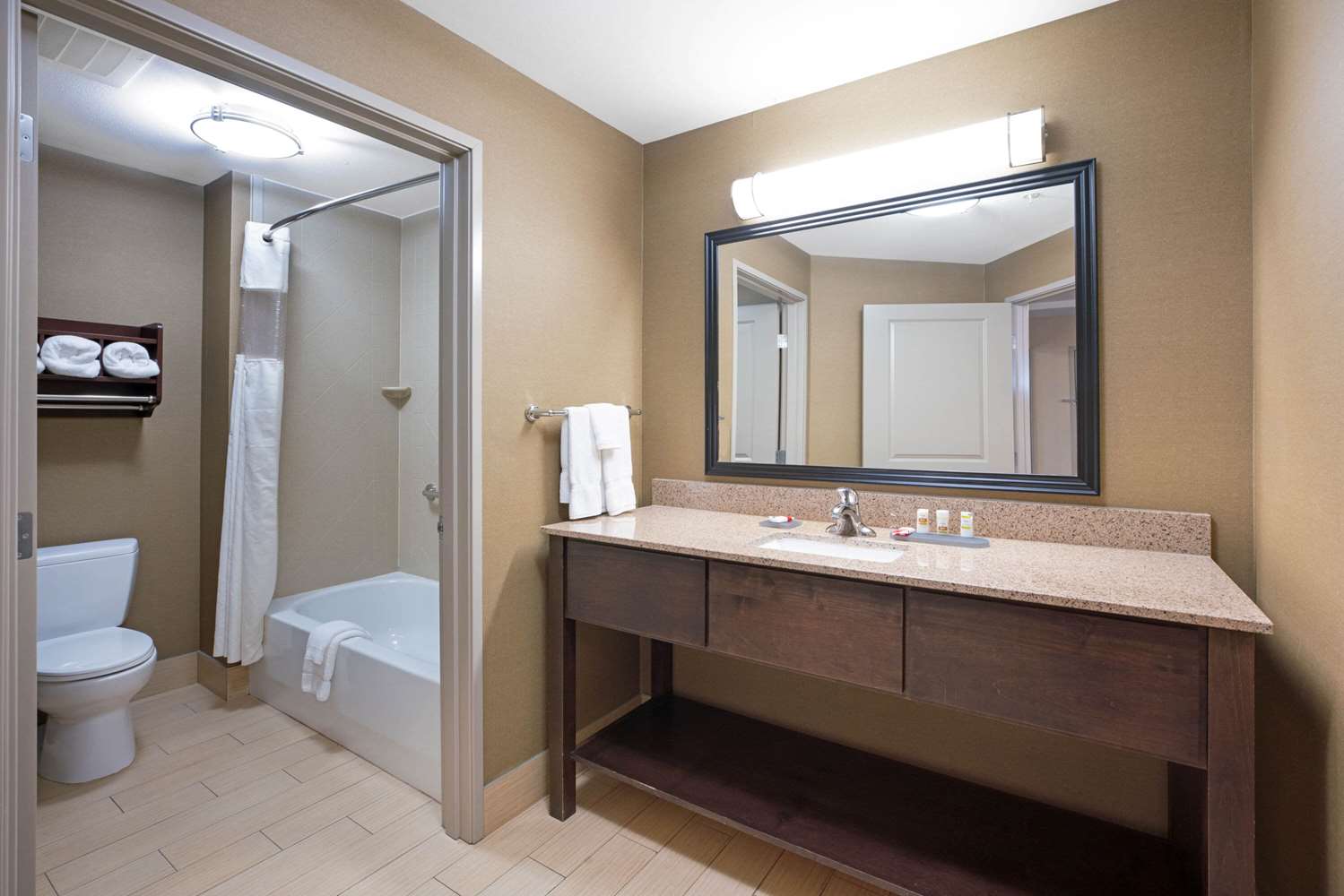La Quinta Inn & Suites by Wyndham Bellingham 29/34